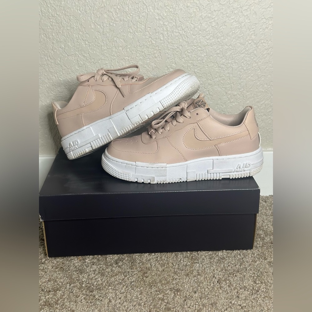 AF1 Pixel. Rose Gold edition. Only worn a couple times. Kept in box.